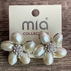 Fashion Pearl Flower Earrings